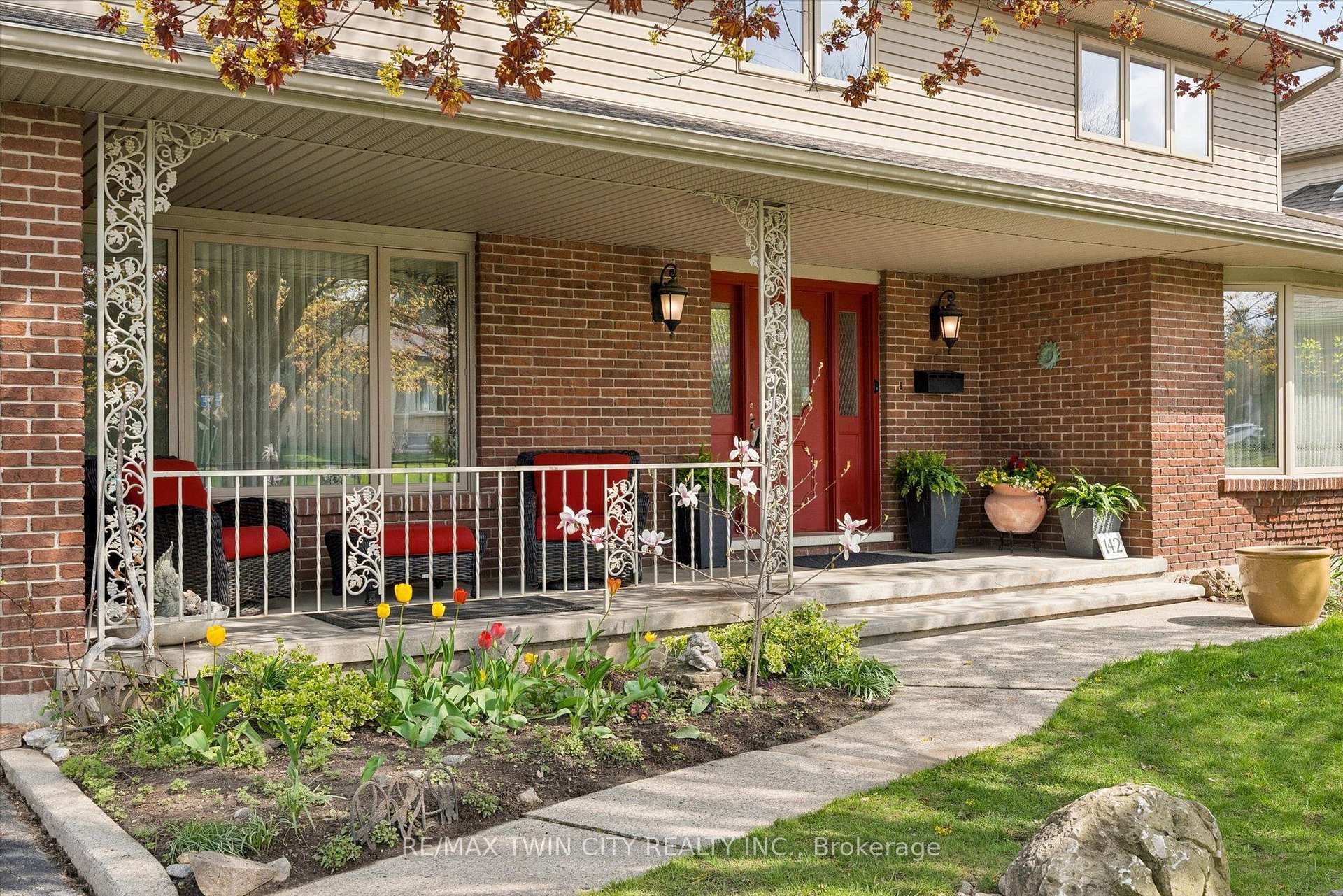 Photo 5 of 142 Carson Drive, Kitchener, Grand River North — HOMEH