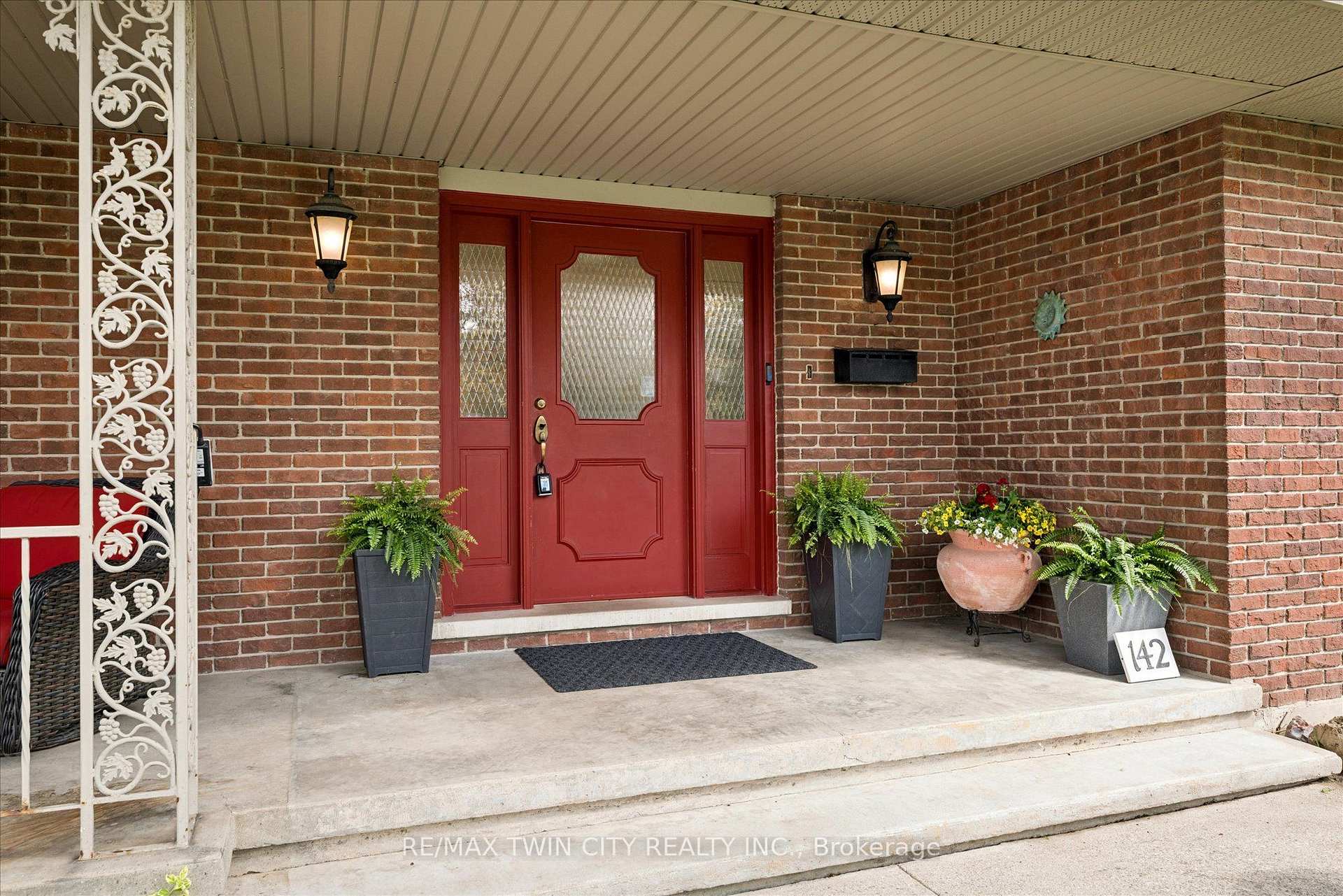 Photo 10 of 142 Carson Drive, Kitchener, Grand River North — HOMEH