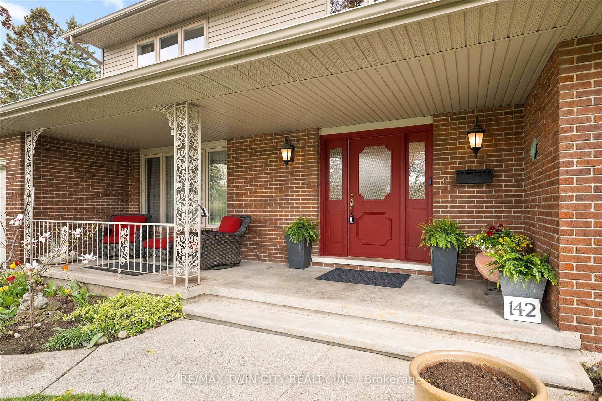 Photo 8 of 142 Carson Drive, Kitchener, Grand River North — HOMEH