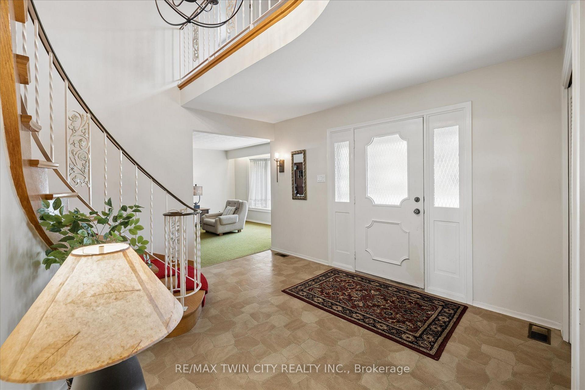 Photo 13 of 142 Carson Drive, Kitchener, Grand River North — HOMEH