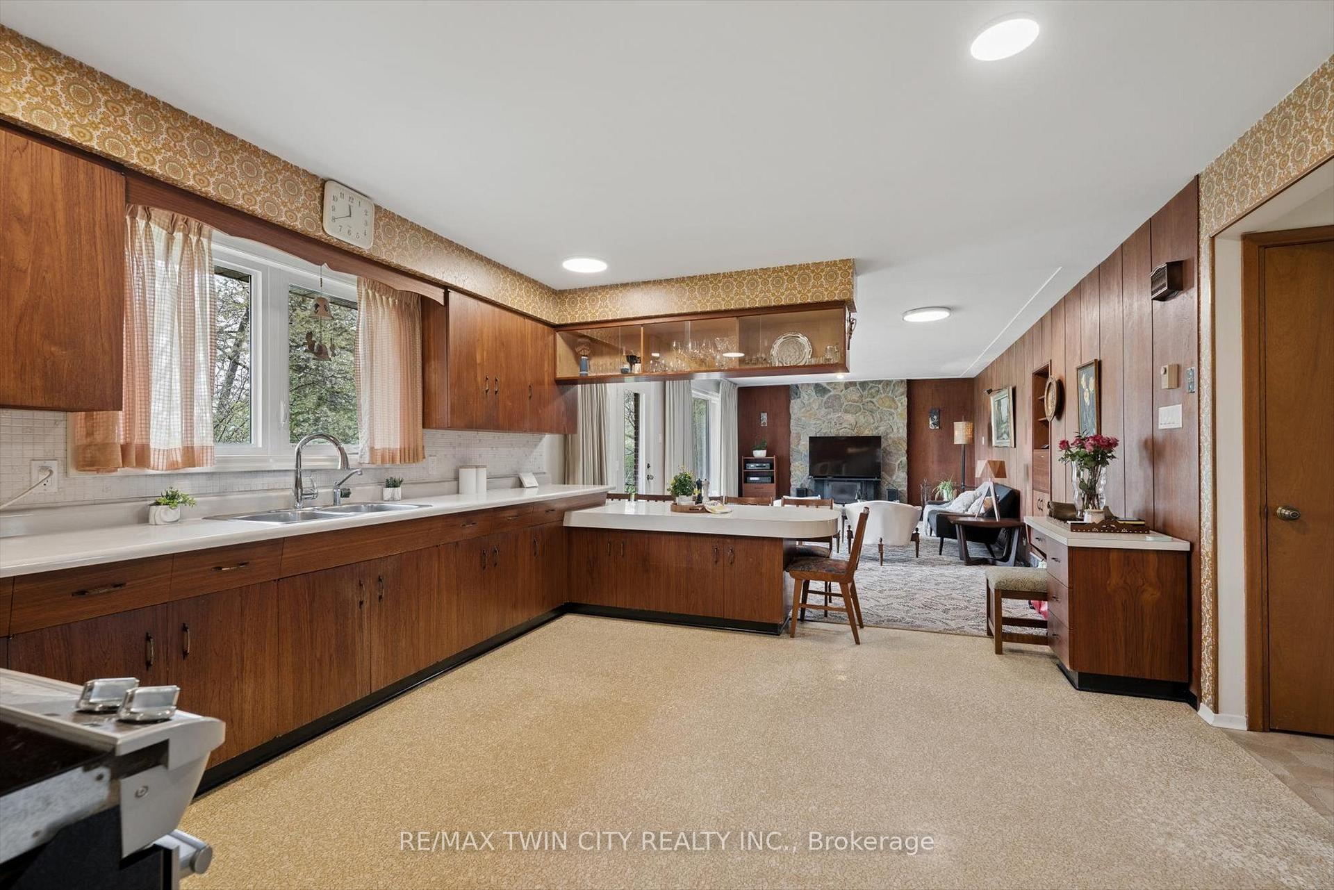 Photo 19 of 142 Carson Drive, Kitchener, Grand River North — HOMEH