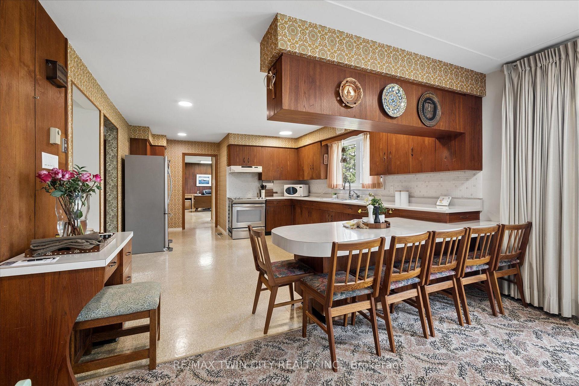 Photo 20 of 142 Carson Drive, Kitchener, Grand River North — HOMEH