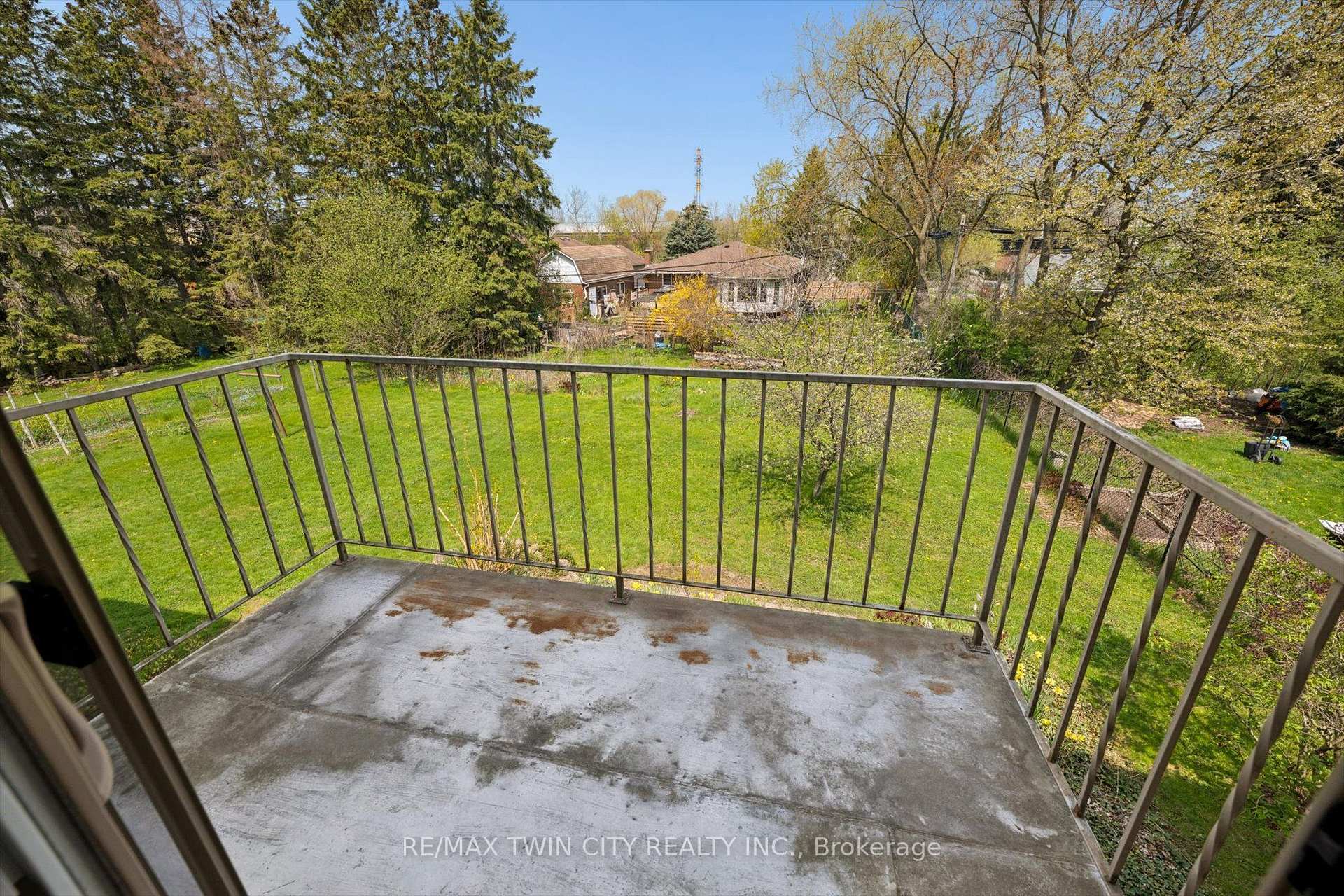 Photo 32 of 142 Carson Drive, Kitchener, Grand River North — HOMEH