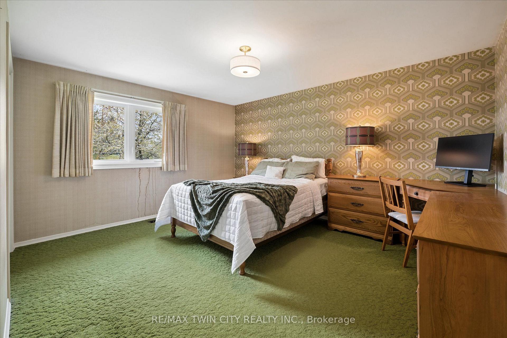 Photo 33 of 142 Carson Drive, Kitchener, Grand River North — HOMEH