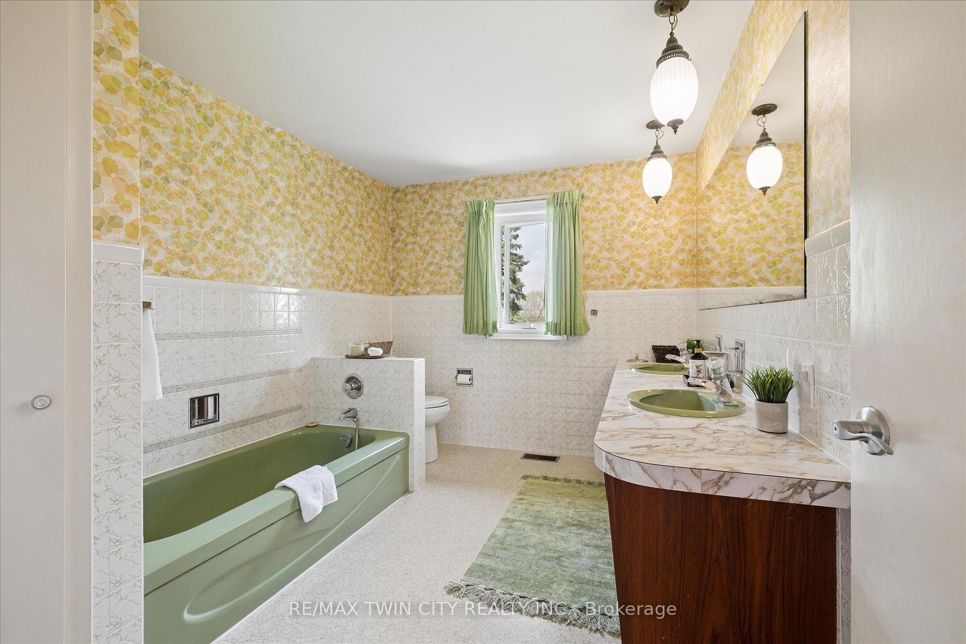 Photo 34 of 142 Carson Drive, Kitchener, Grand River North — HOMEH