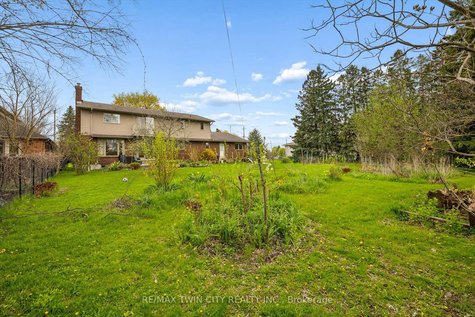 Photo 36 of 142 Carson Drive, Kitchener, Grand River North — HOMEH