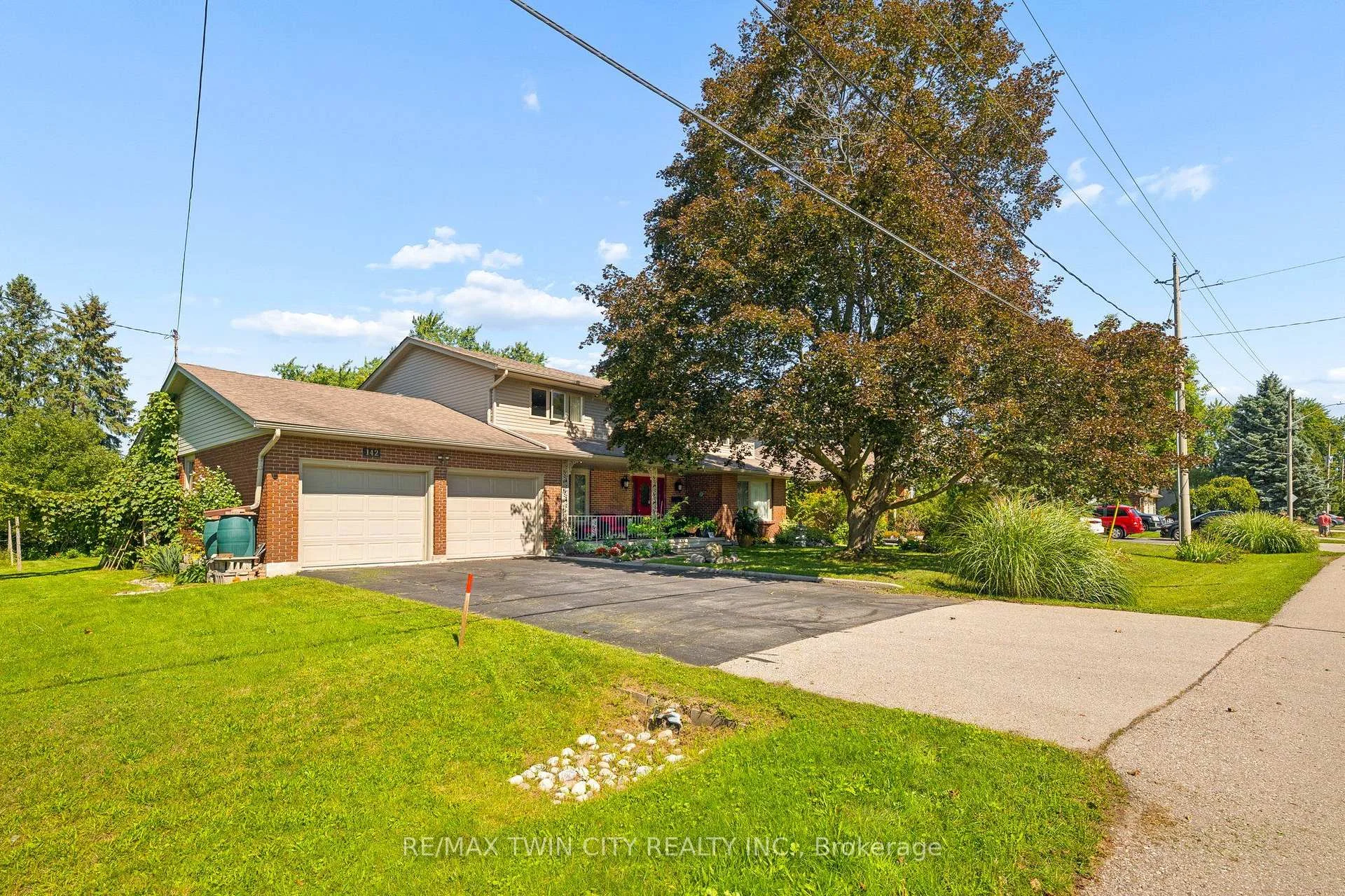 Photo 4 of 142 Carson Drive, Kitchener, Grand River North — HOMEH