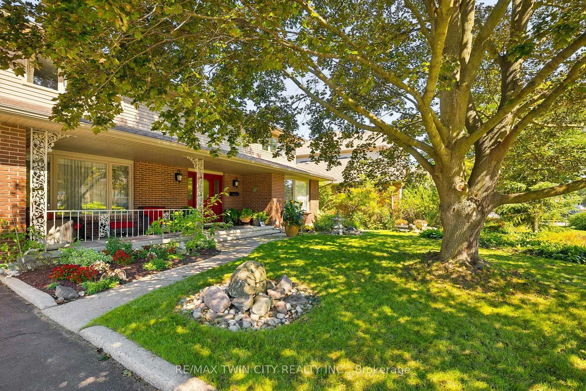 Photo 7 of 142 Carson Drive, Kitchener, Grand River North — HOMEH