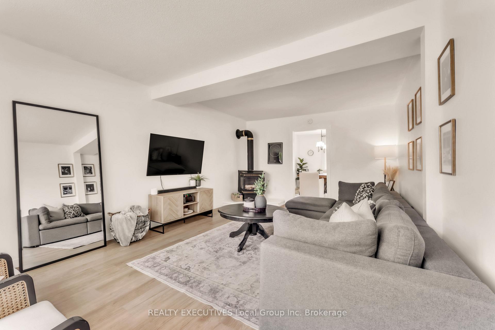 Photo 3 of 143 Whitney Avenue, North Bay, Ferris — HOMEH