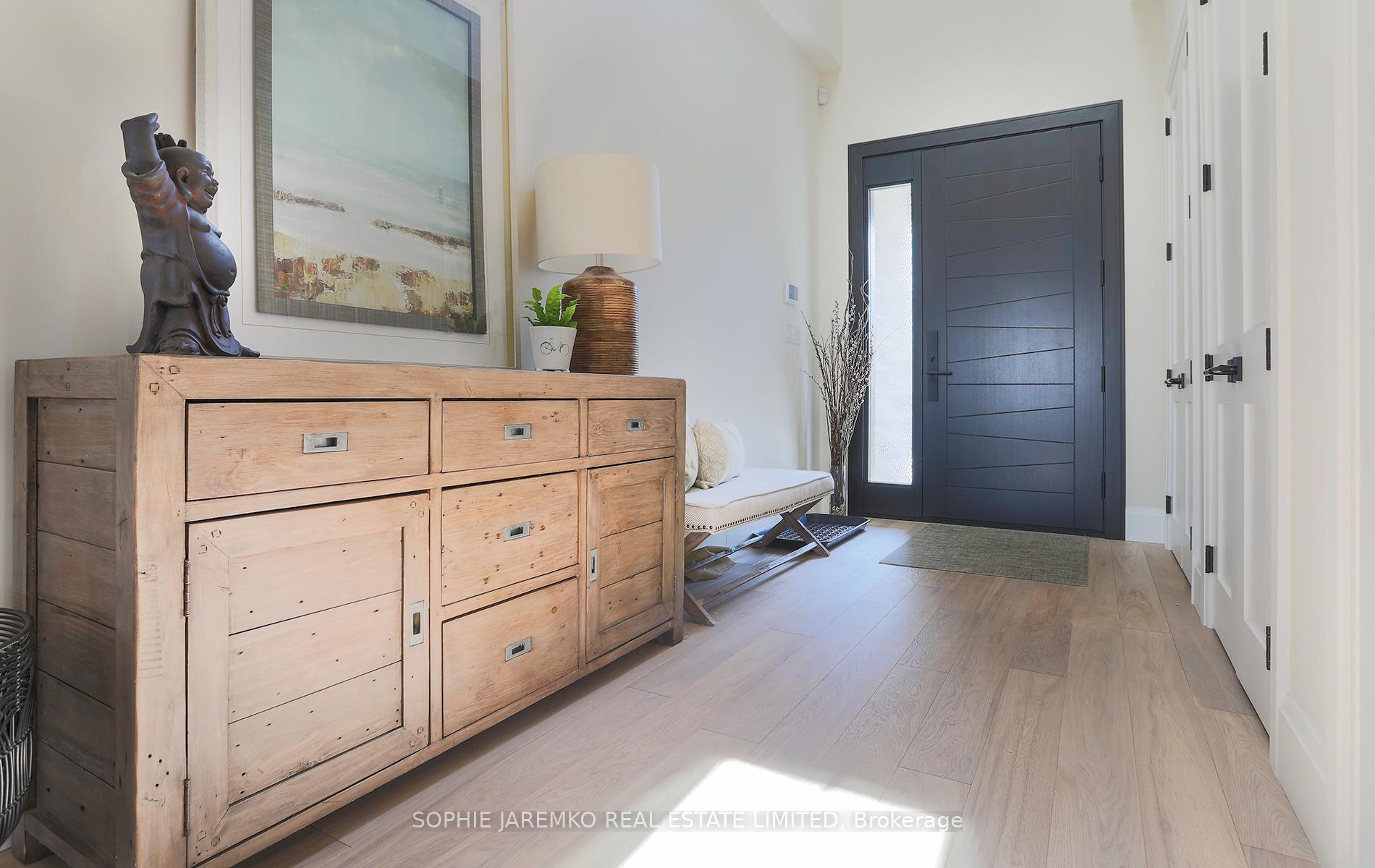 Photo 2 of 939 Melton Drive, Mississauga, Lakeview — HOMEH