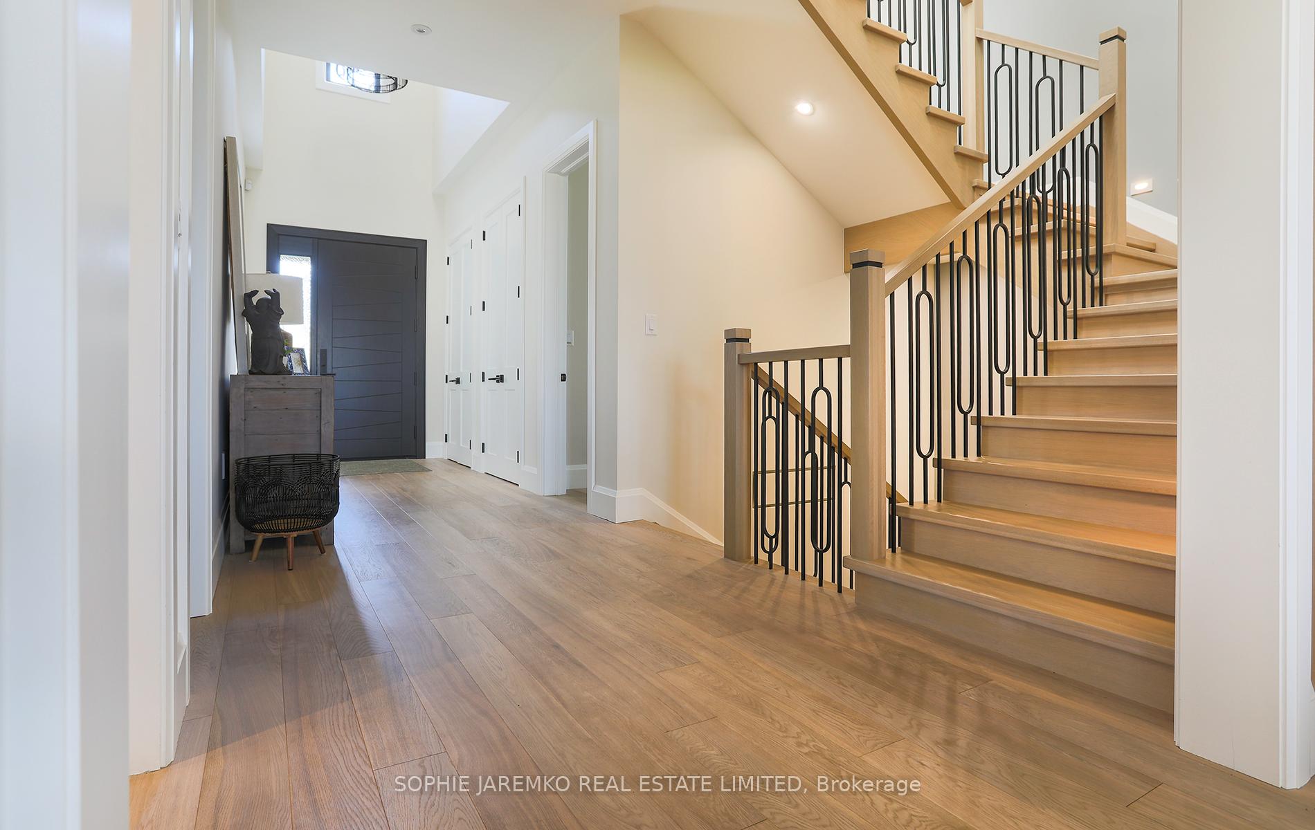 Photo 3 of 939 Melton Drive, Mississauga, Lakeview — HOMEH