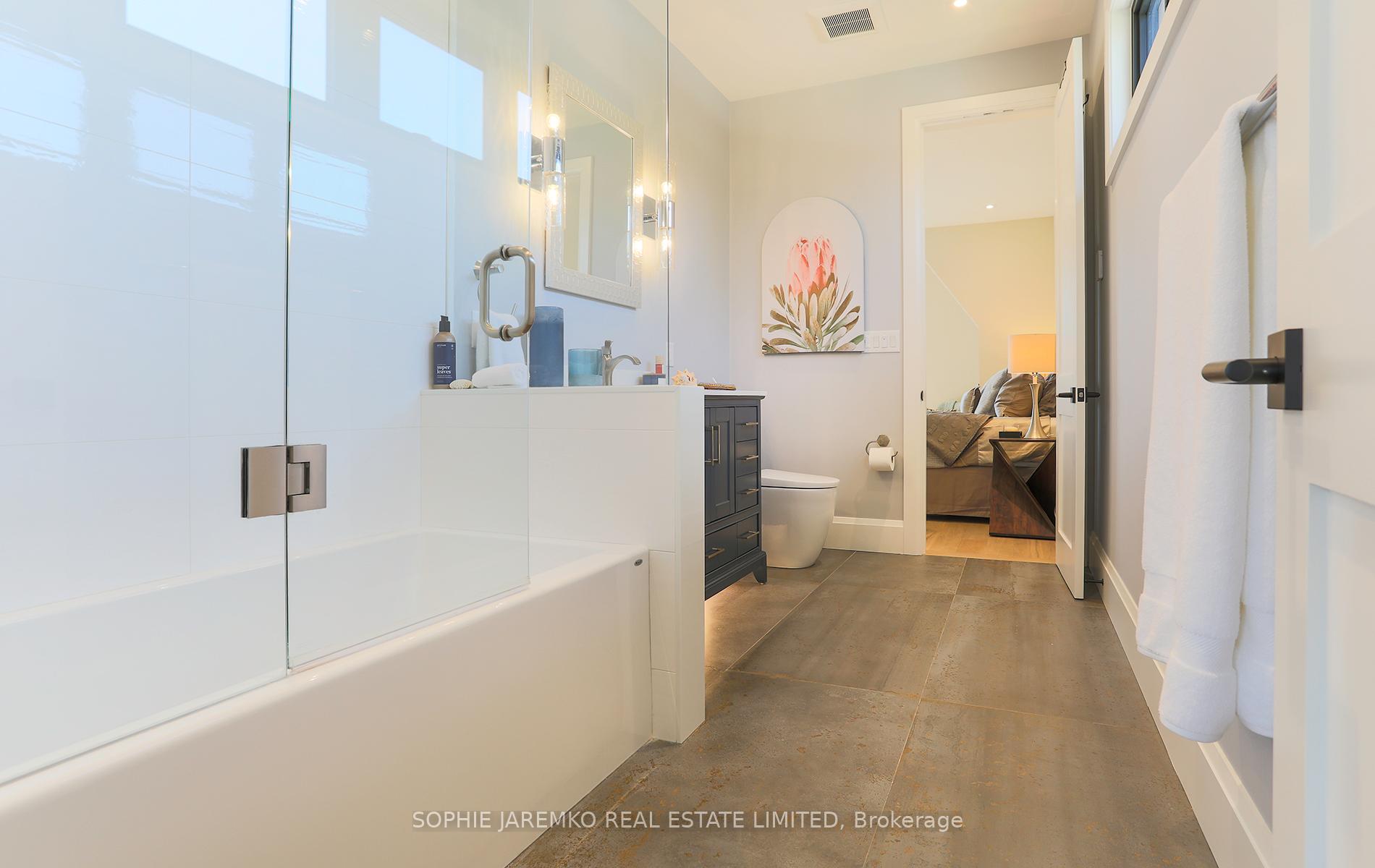 Photo 30 of 939 Melton Drive, Mississauga, Lakeview — HOMEH