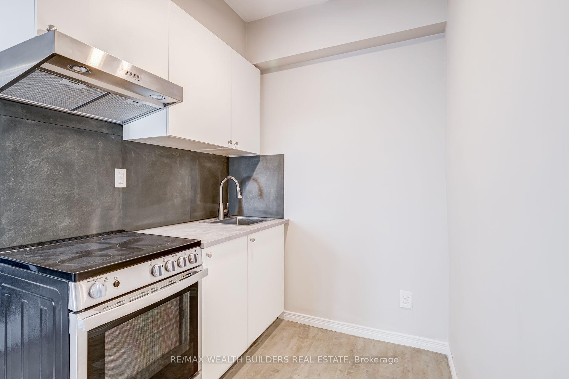Photo 5 of Unit Upper Unit 2, 2443 dundas Street W, Toronto, High Park North — HOMEH
