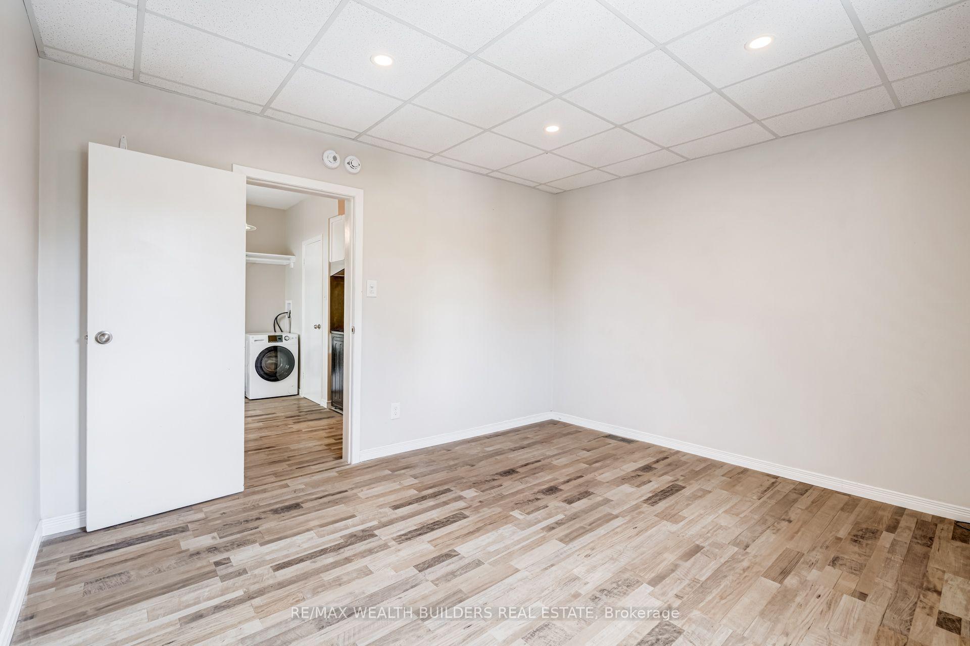 Photo 7 of Unit Upper Unit 2, 2443 dundas Street W, Toronto, High Park North — HOMEH
