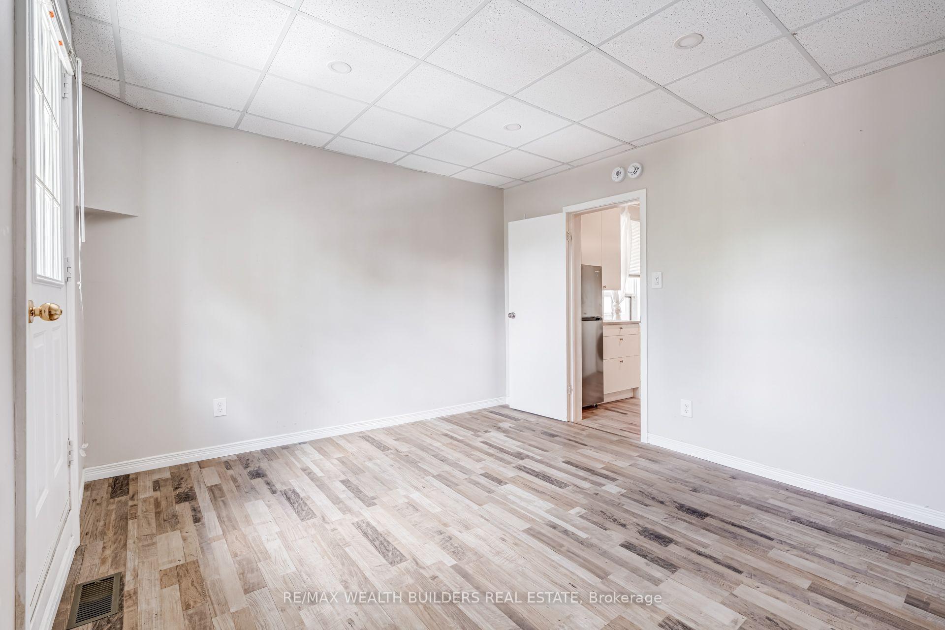 Photo 8 of Unit Upper Unit 2, 2443 dundas Street W, Toronto, High Park North — HOMEH