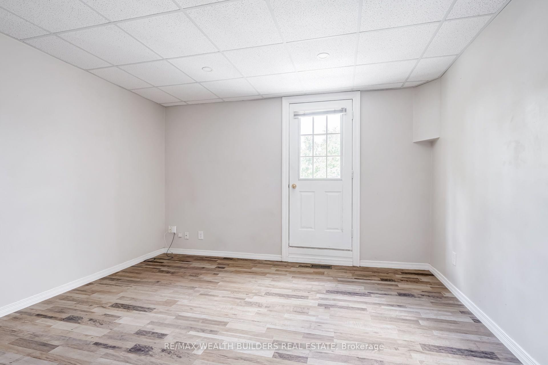 Photo 9 of Unit Upper Unit 2, 2443 dundas Street W, Toronto, High Park North — HOMEH