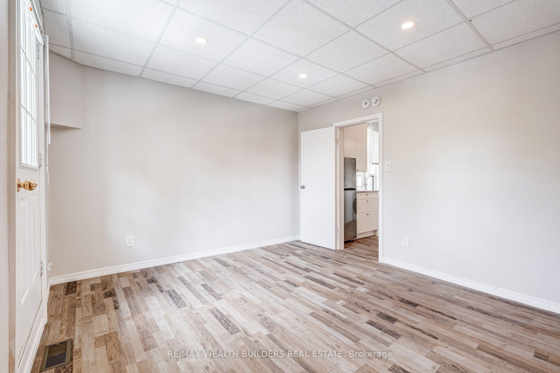 Photo 10 of Unit Upper Unit 2, 2443 dundas Street W, Toronto, High Park North — HOMEH