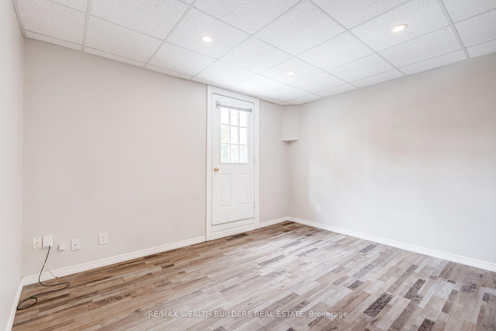 Photo 11 of Unit Upper Unit 2, 2443 dundas Street W, Toronto, High Park North — HOMEH