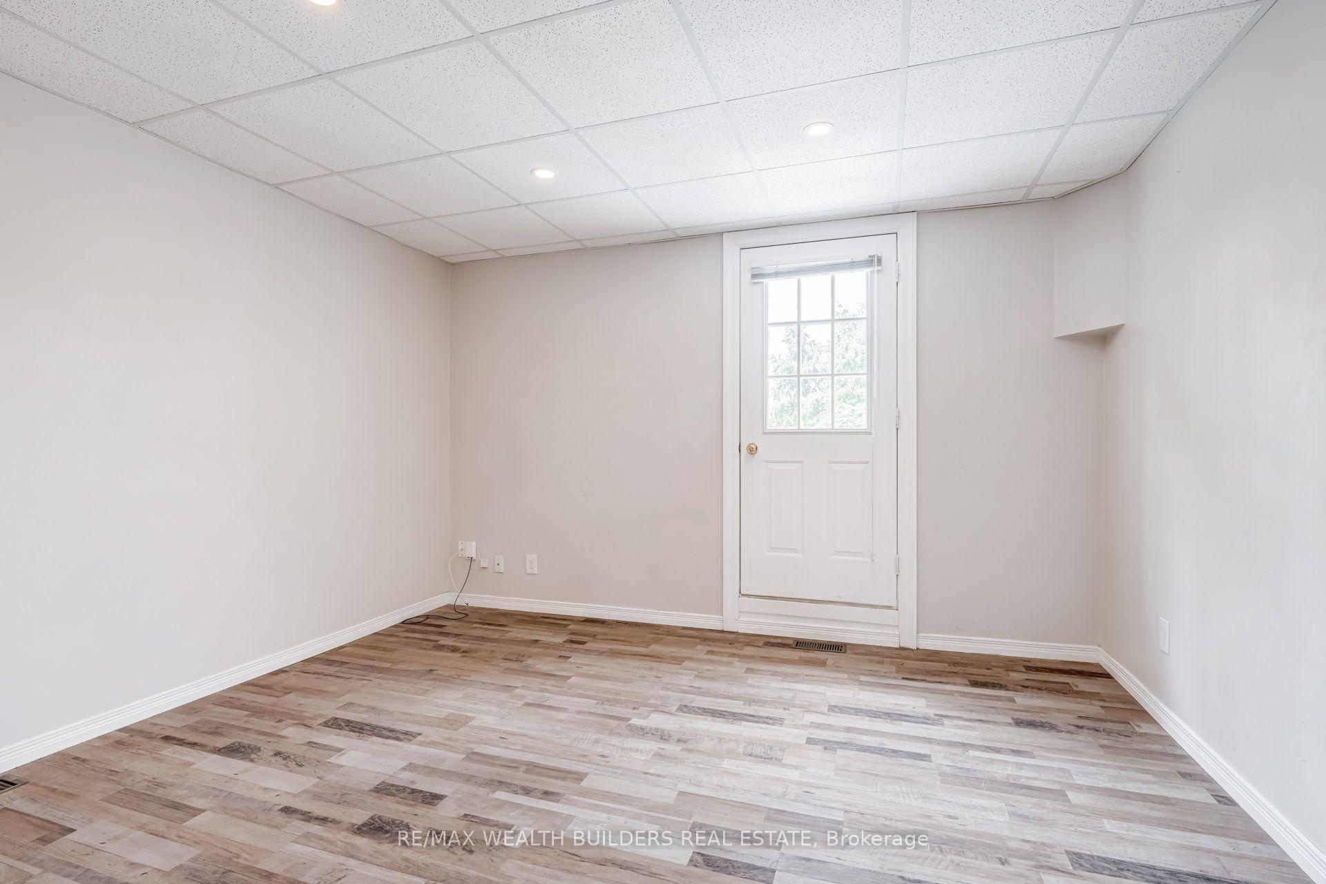 Photo 12 of Unit Upper Unit 2, 2443 dundas Street W, Toronto, High Park North — HOMEH