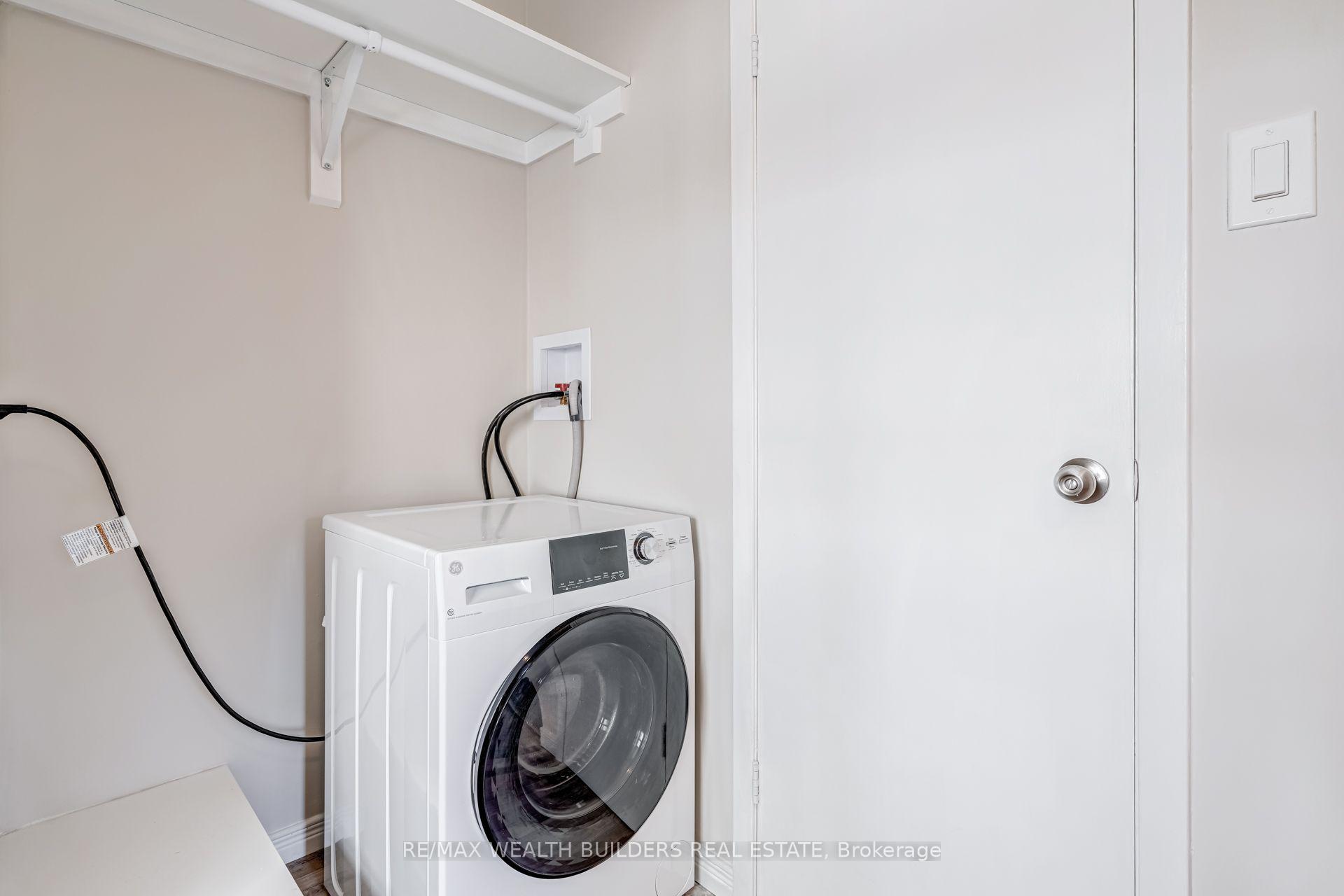 Photo 14 of Unit Upper Unit 2, 2443 dundas Street W, Toronto, High Park North — HOMEH