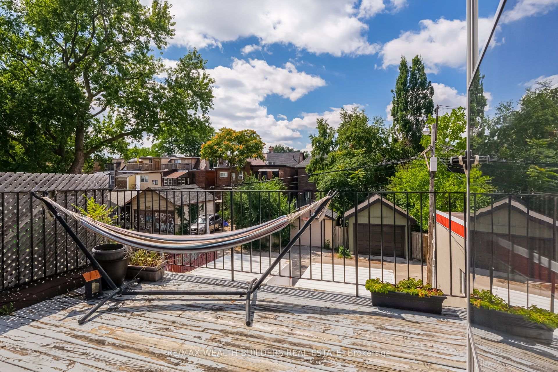 Photo 15 of Unit Upper Unit 2, 2443 dundas Street W, Toronto, High Park North — HOMEH