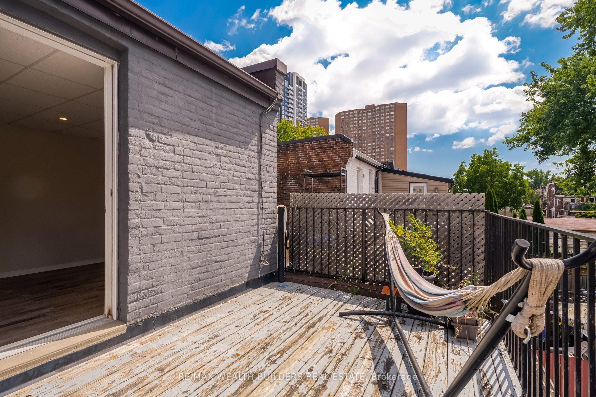 Photo 17 of Unit Upper Unit 2, 2443 dundas Street W, Toronto, High Park North — HOMEH