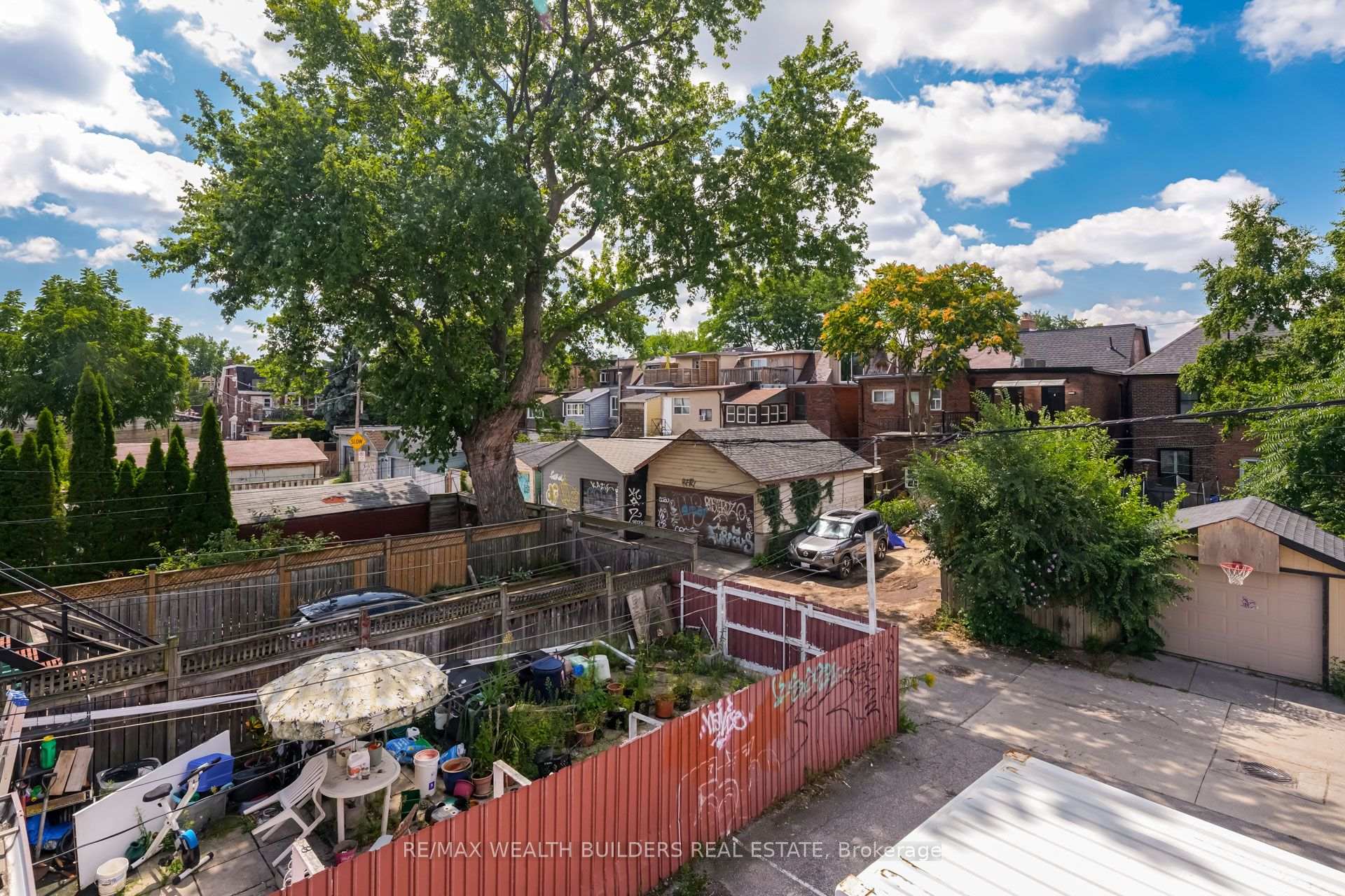 Photo 18 of Unit Upper Unit 2, 2443 dundas Street W, Toronto, High Park North — HOMEH