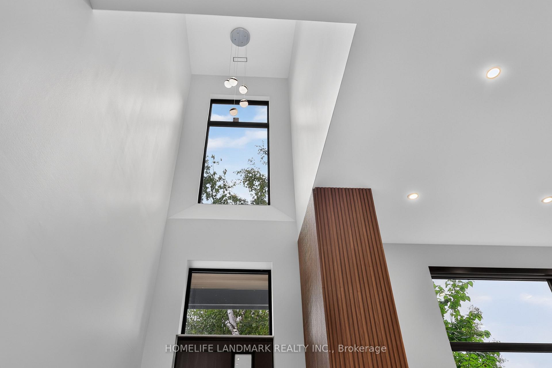 Photo 5 of 6423 Dunray Crescent, Mississauga, Streetsville — HOMEH