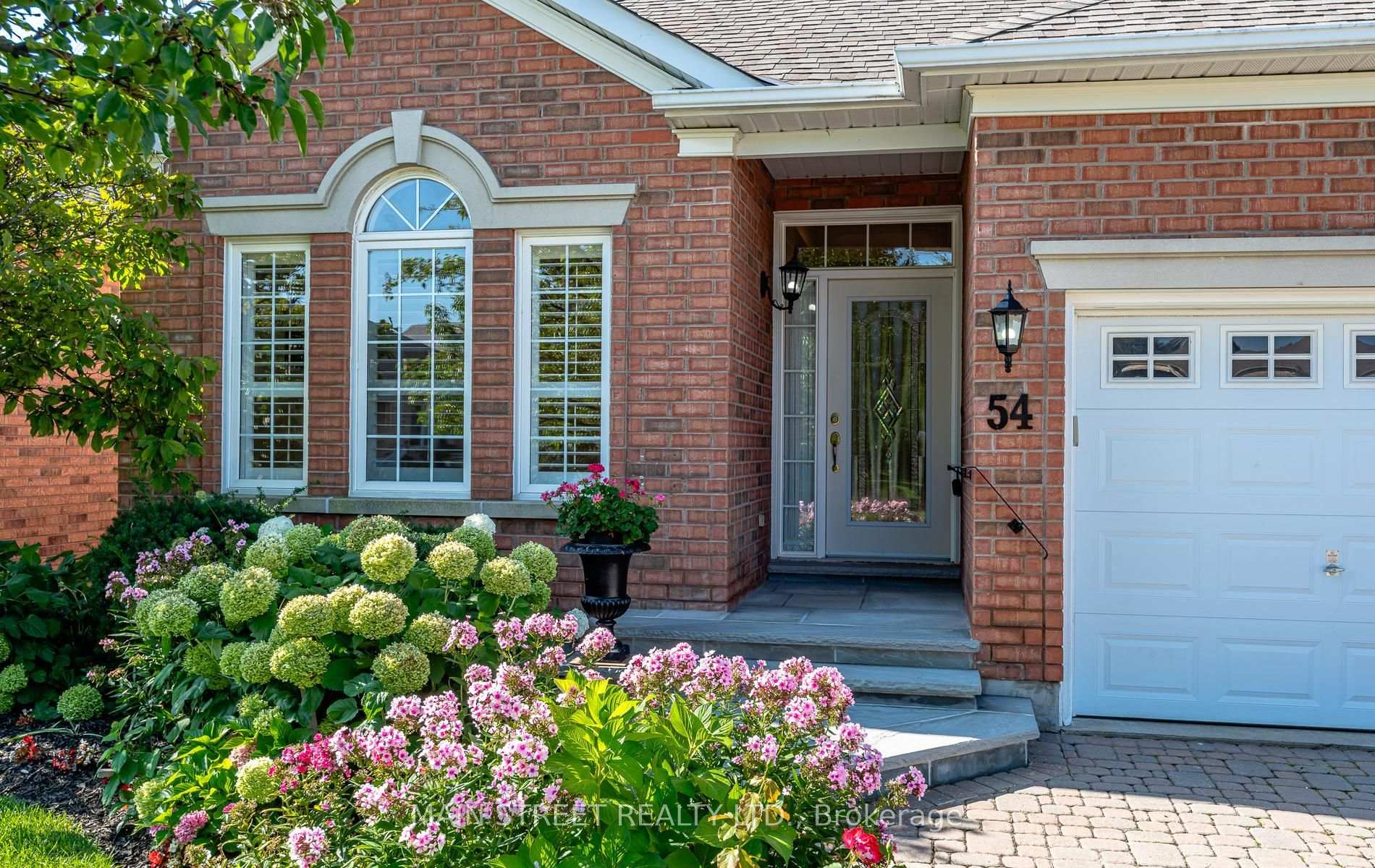 Photo 3 of 54 Couples Gallery, Whitchurch-Stouffville, Ballantrae — HOMEH