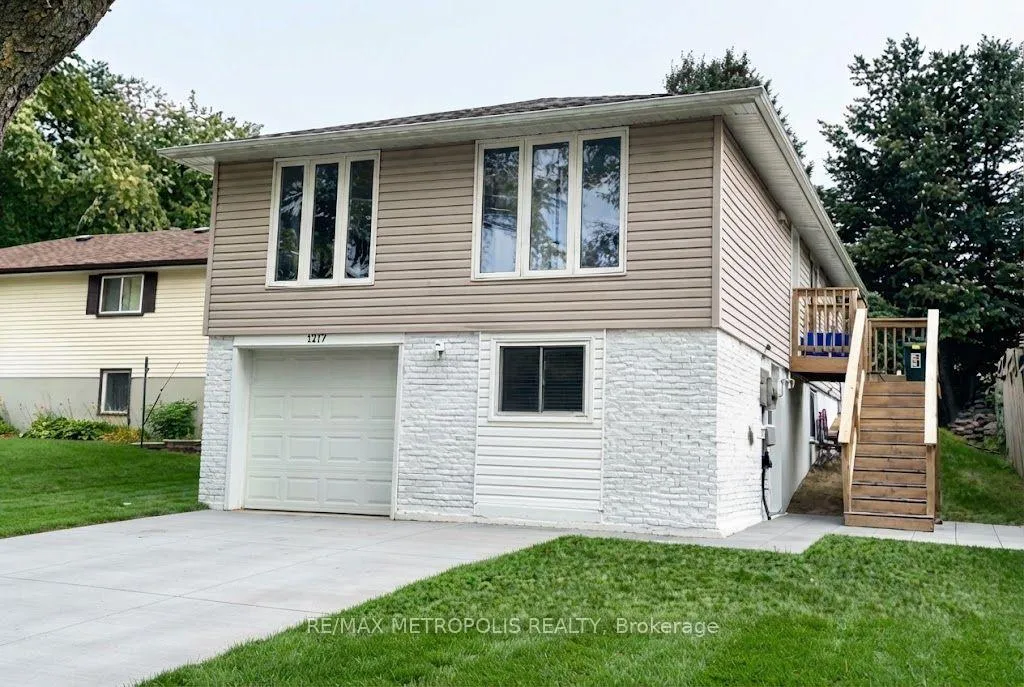 Front of Unit LOWER, 1217 Norman Court
