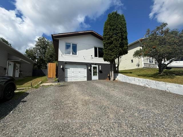 Photo 2 of 120 Minto Cres, Kenora, Amethyst — HOMEH