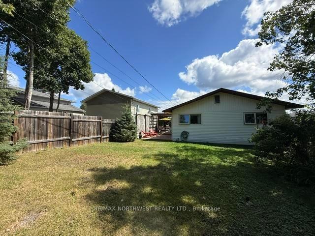 Photo 33 of 120 Minto Cres, Kenora, Amethyst — HOMEH