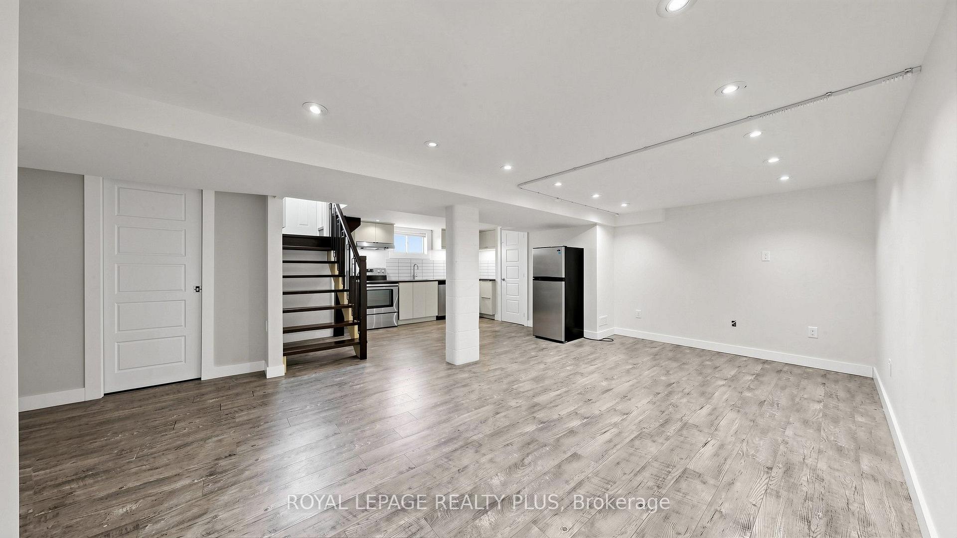 Photo 13 of 285 Bronte Road, Oakville, Bronte — HOMEH