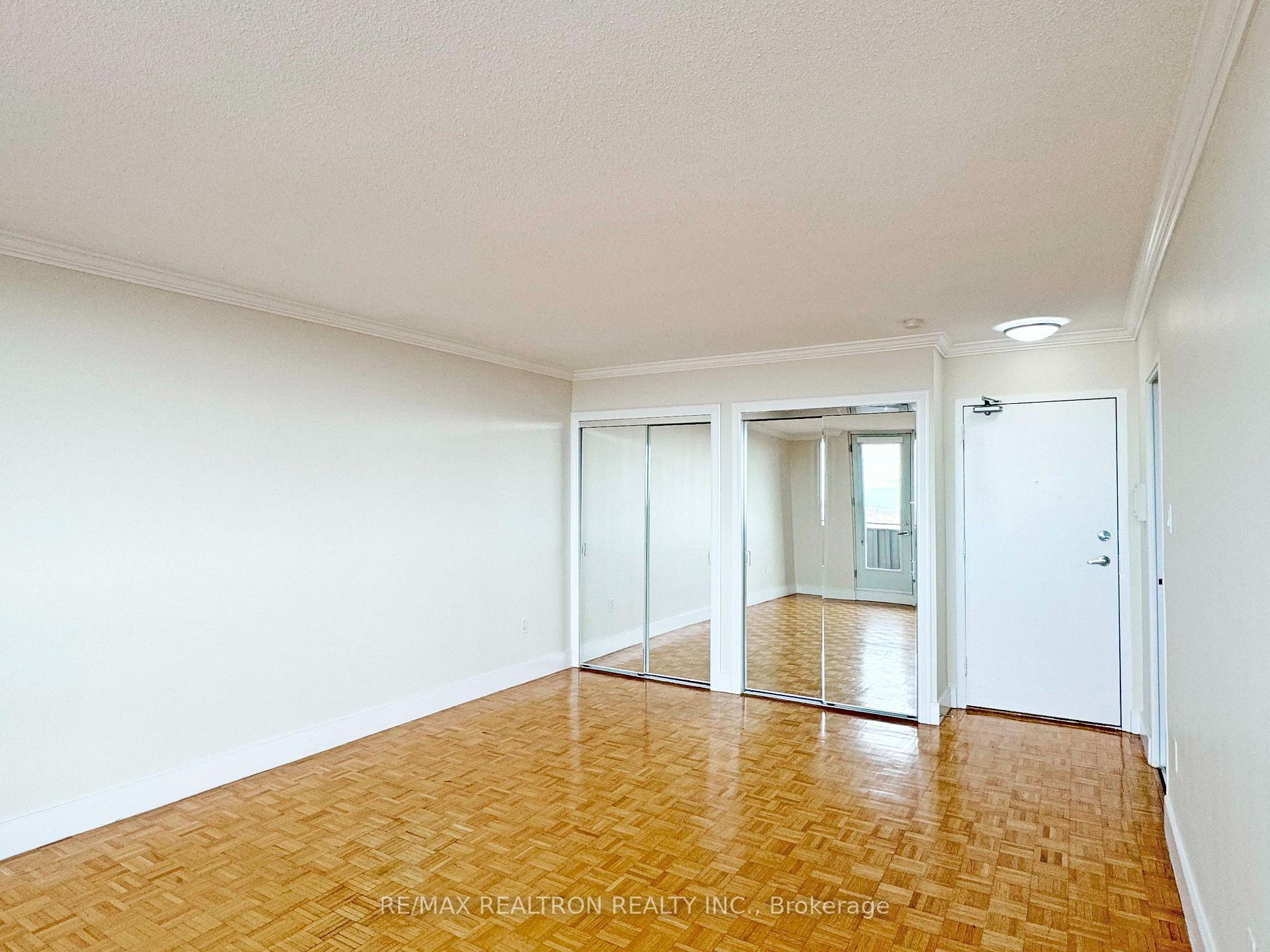 Photo 8 of Unit 2402, 666 Spadina Avenue, Toronto, University — HOMEH