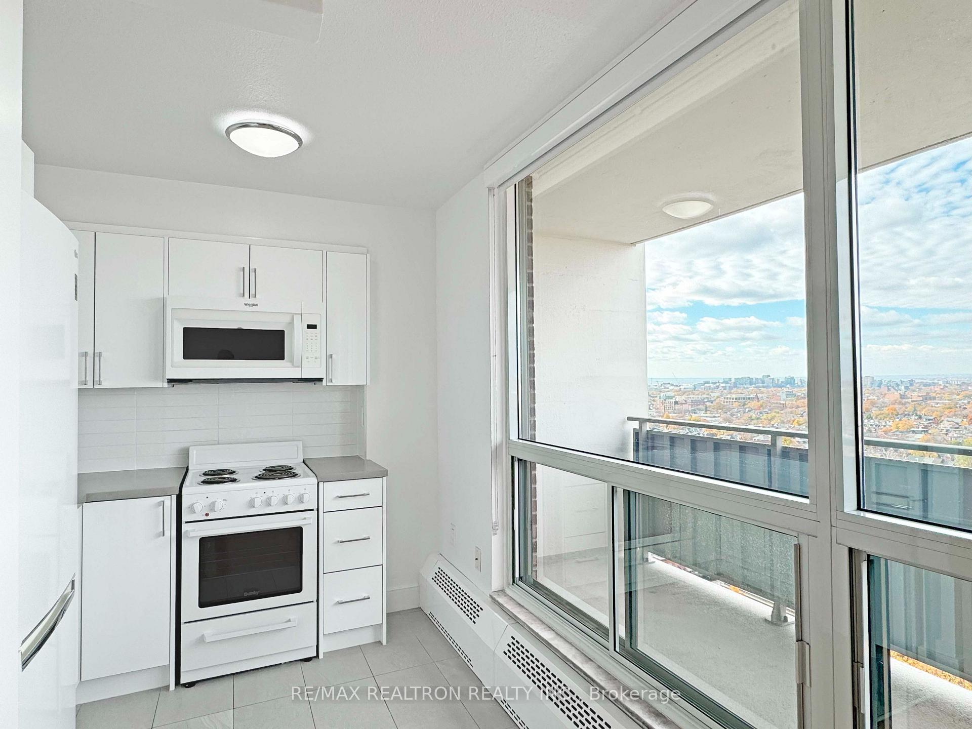 Photo 15 of Unit 2402, 666 Spadina Avenue, Toronto, University — HOMEH
