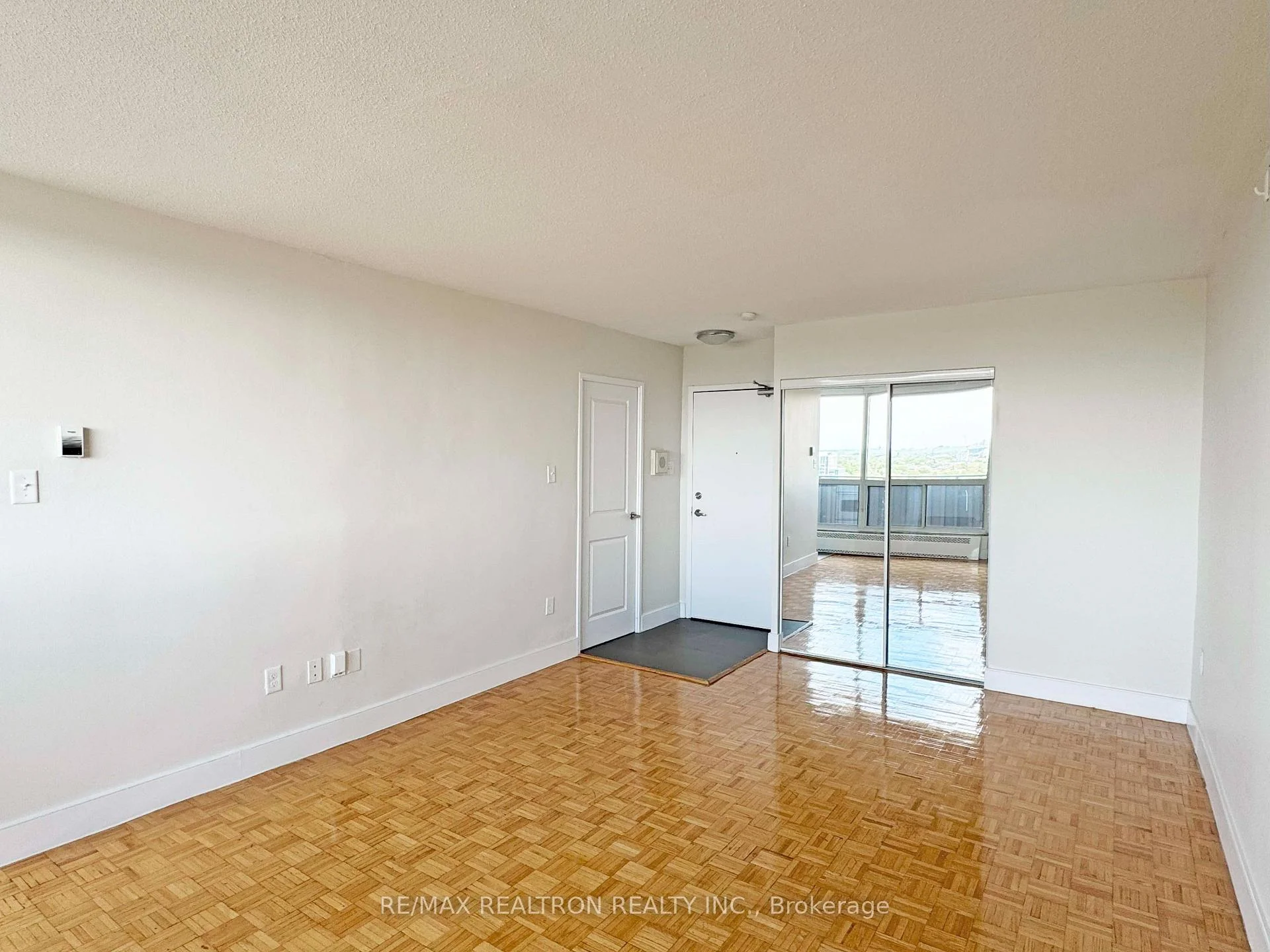 Photo 9 of Unit 2402, 666 Spadina Avenue, Toronto, University — HOMEH