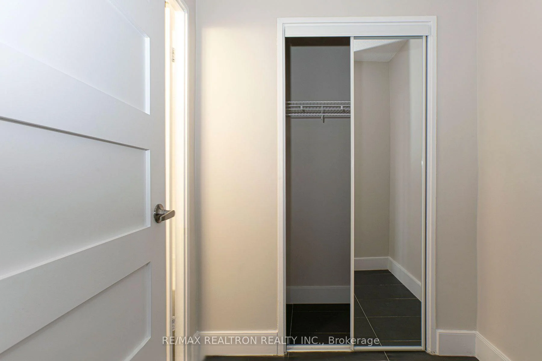 Photo 10 of Unit 2402, 666 Spadina Avenue, Toronto, University — HOMEH