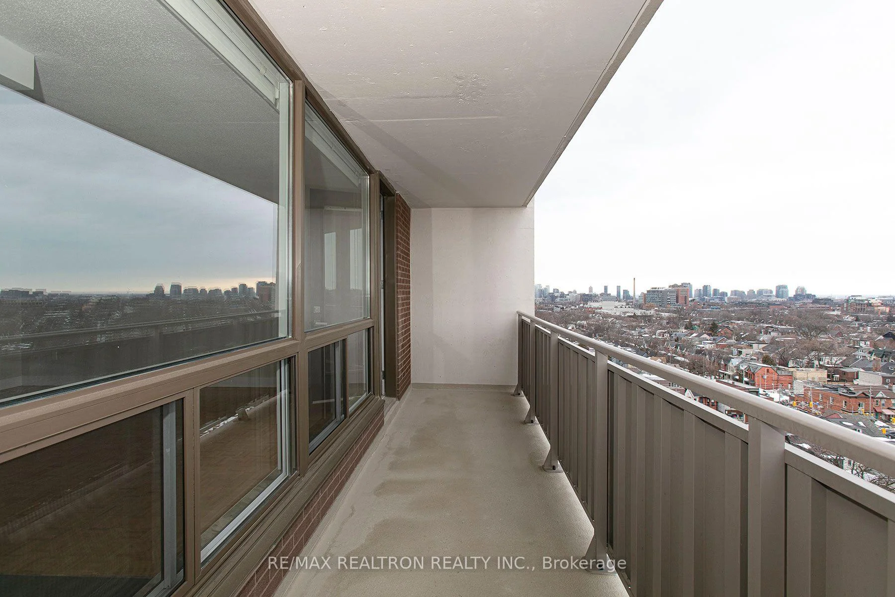 Photo 14 of Unit 2402, 666 Spadina Avenue, Toronto, University — HOMEH