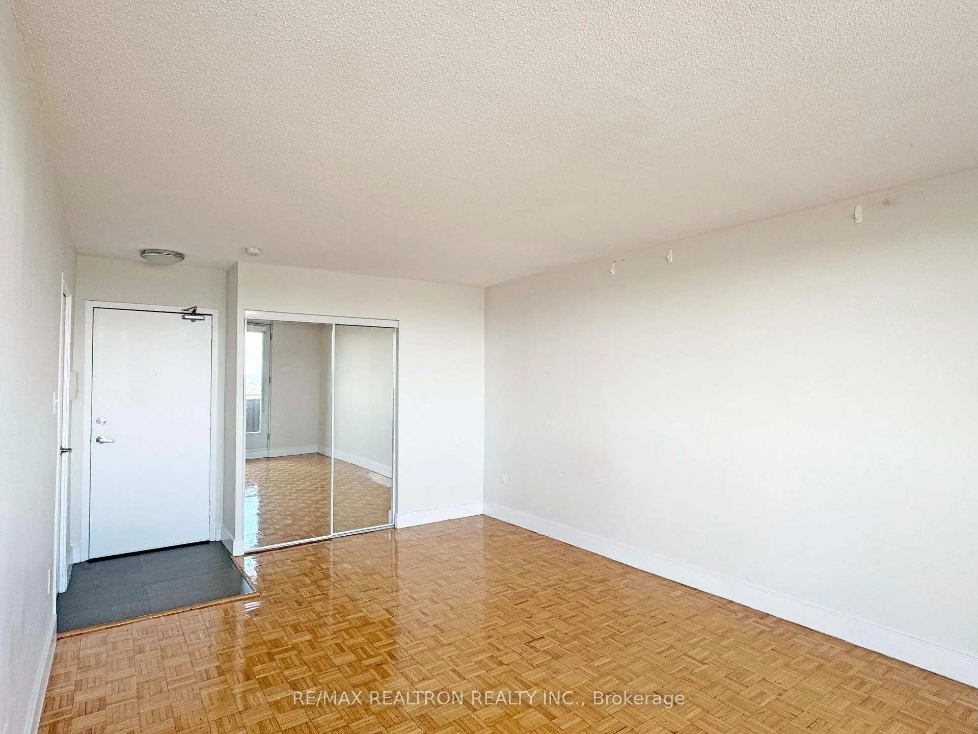 Photo 16 of Unit 2402, 666 Spadina Avenue, Toronto, University — HOMEH