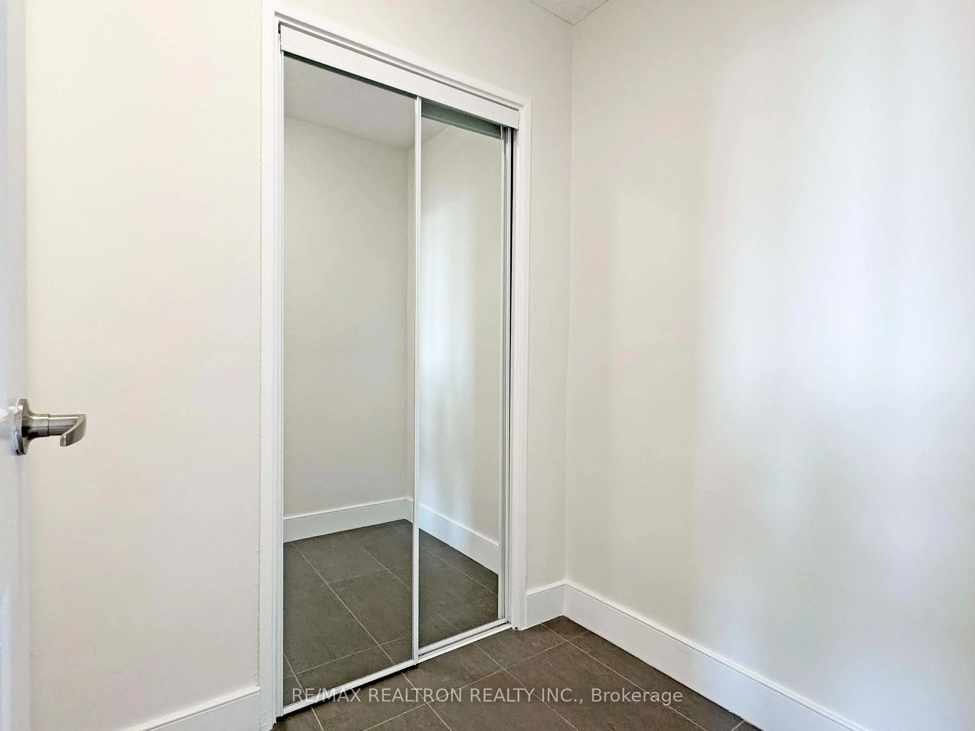 Photo 28 of Unit 2402, 666 Spadina Avenue, Toronto, University — HOMEH