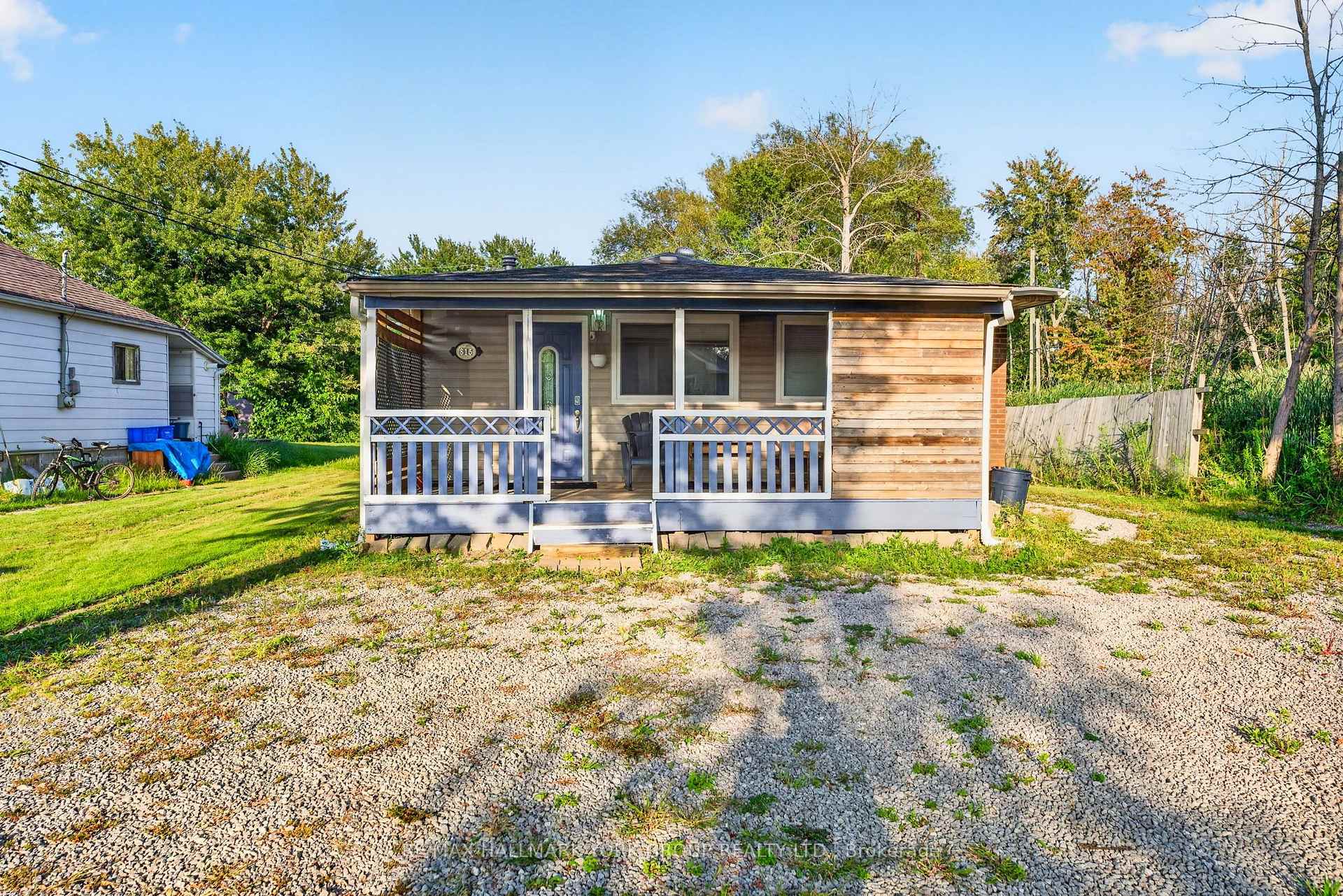 Photo 2 of 815 Lagoon Drive, Georgina, Historic Lakeshore Communities — HOMEH