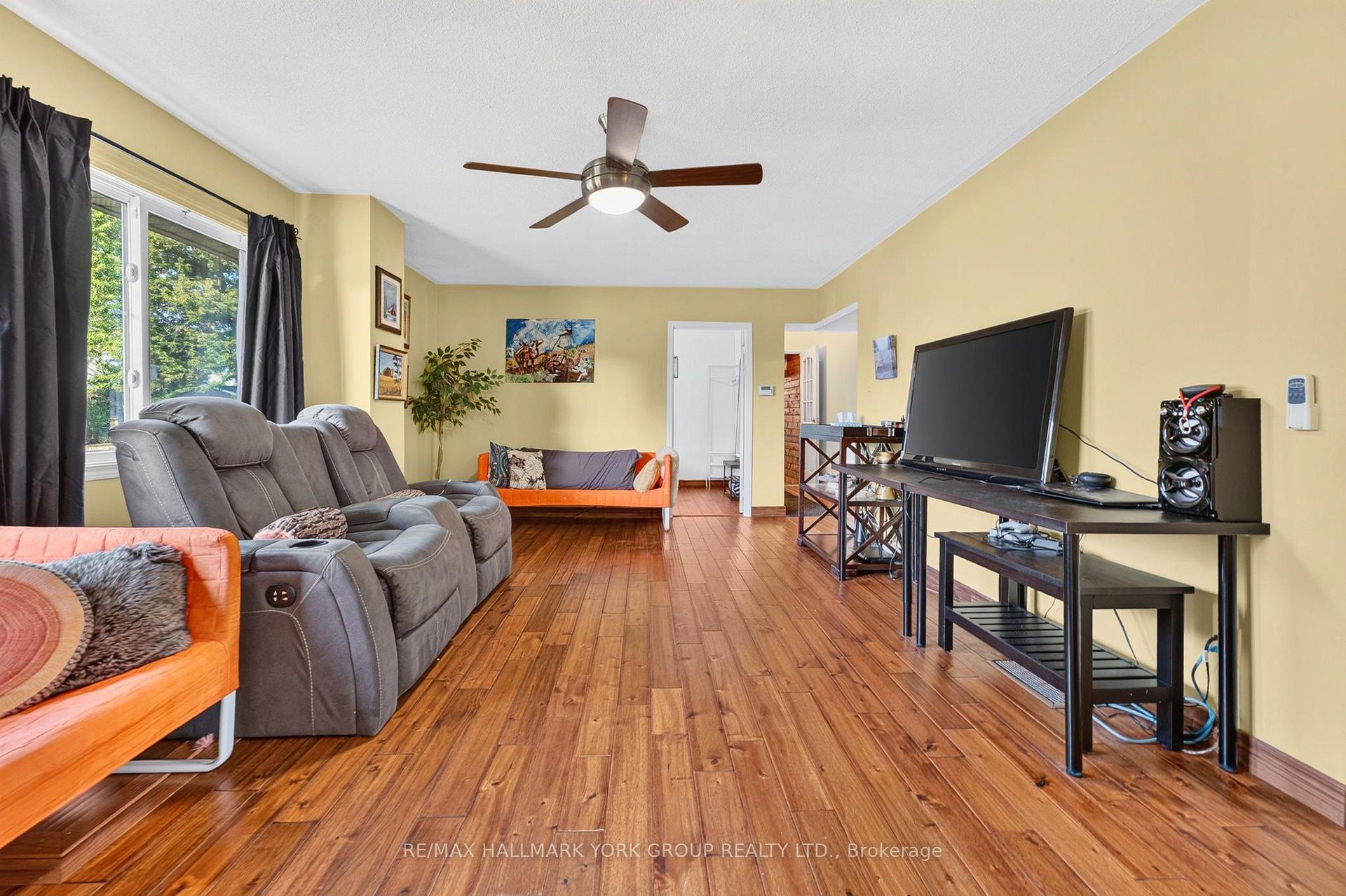 Photo 8 of 815 Lagoon Drive, Georgina, Historic Lakeshore Communities — HOMEH