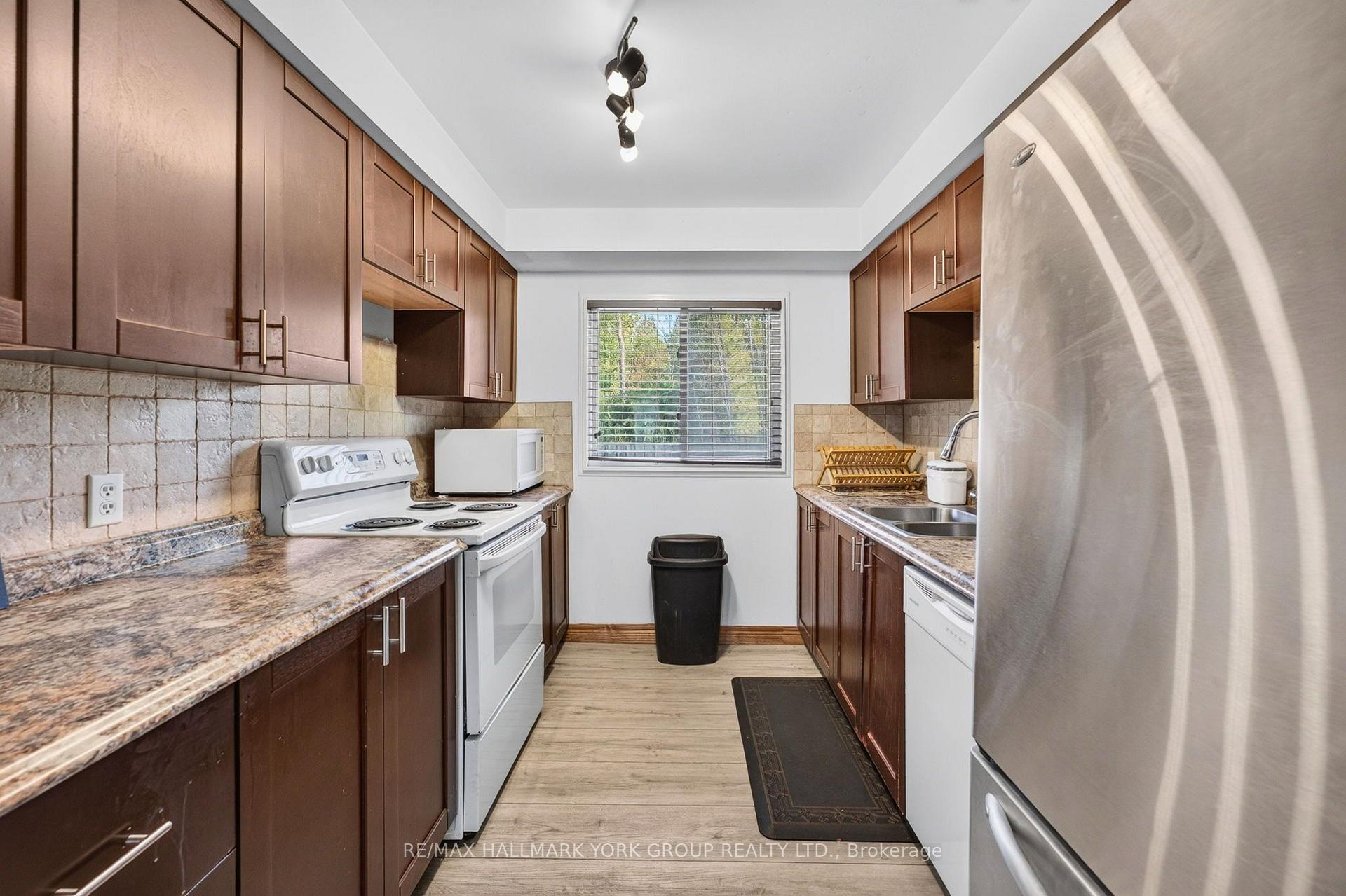 Photo 11 of 815 Lagoon Drive, Georgina, Historic Lakeshore Communities — HOMEH