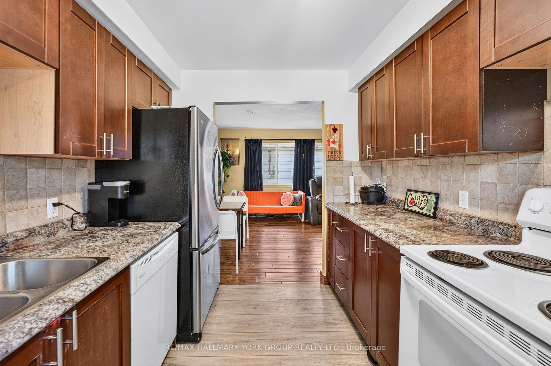 Photo 12 of 815 Lagoon Drive, Georgina, Historic Lakeshore Communities — HOMEH