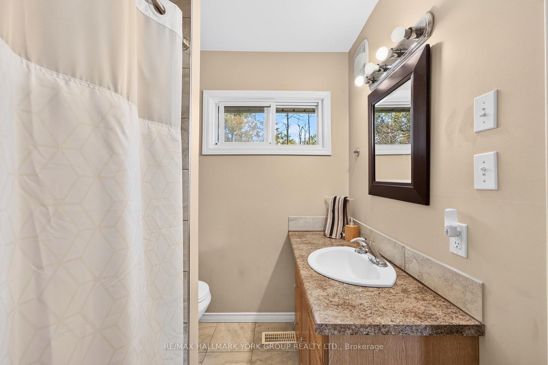 Photo 20 of 815 Lagoon Drive, Georgina, Historic Lakeshore Communities — HOMEH