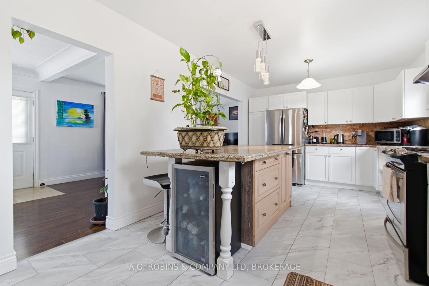 Photo 14 of 54 Clifford Avenue, Welland, Broadway — HOMEH