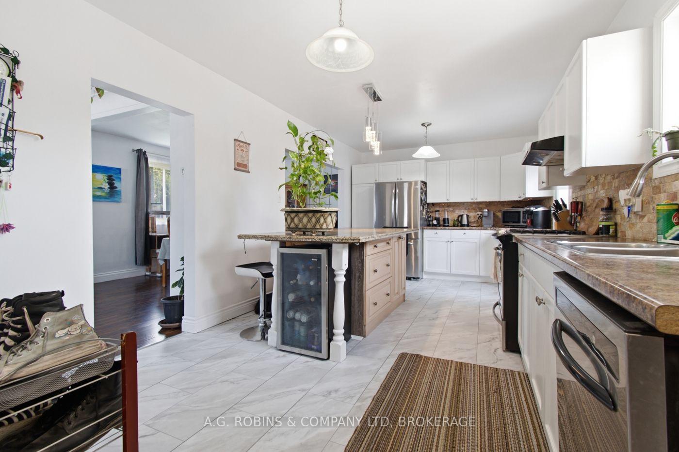 Photo 15 of 54 Clifford Avenue, Welland, Broadway — HOMEH