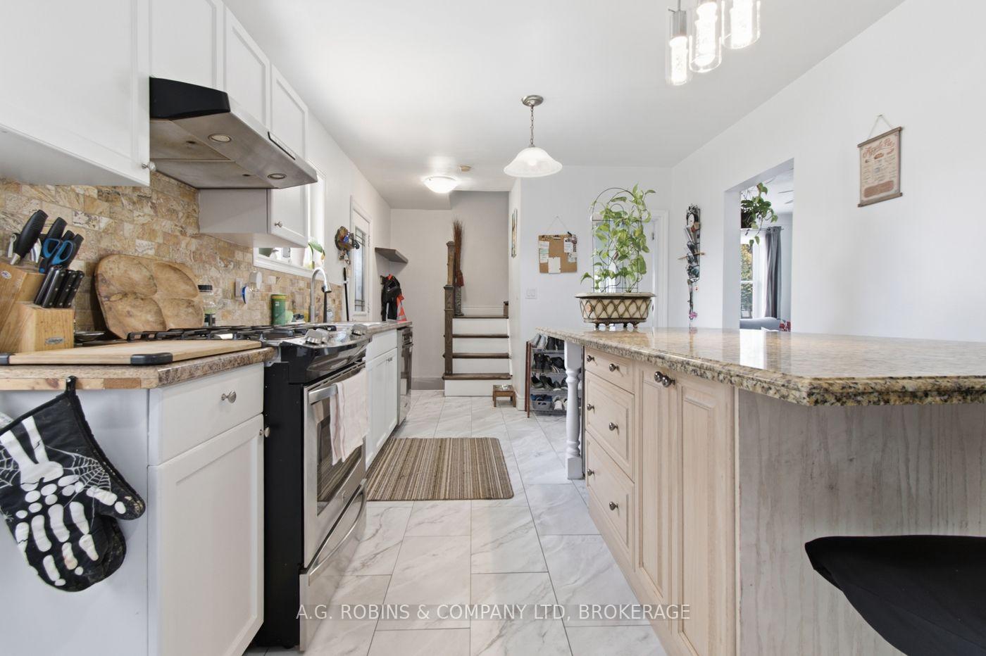 Photo 18 of 54 Clifford Avenue, Welland, Broadway — HOMEH