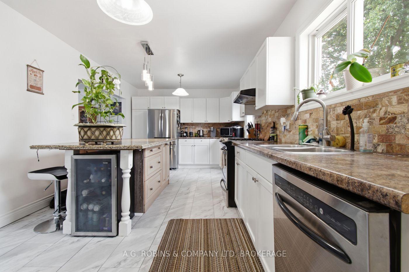 Photo 19 of 54 Clifford Avenue, Welland, Broadway — HOMEH