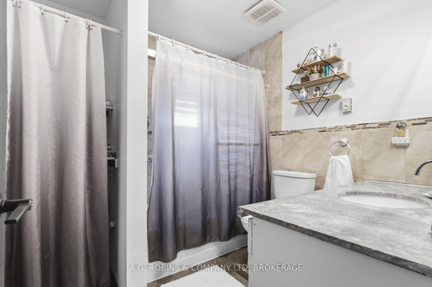 Photo 25 of 54 Clifford Avenue, Welland, Broadway — HOMEH